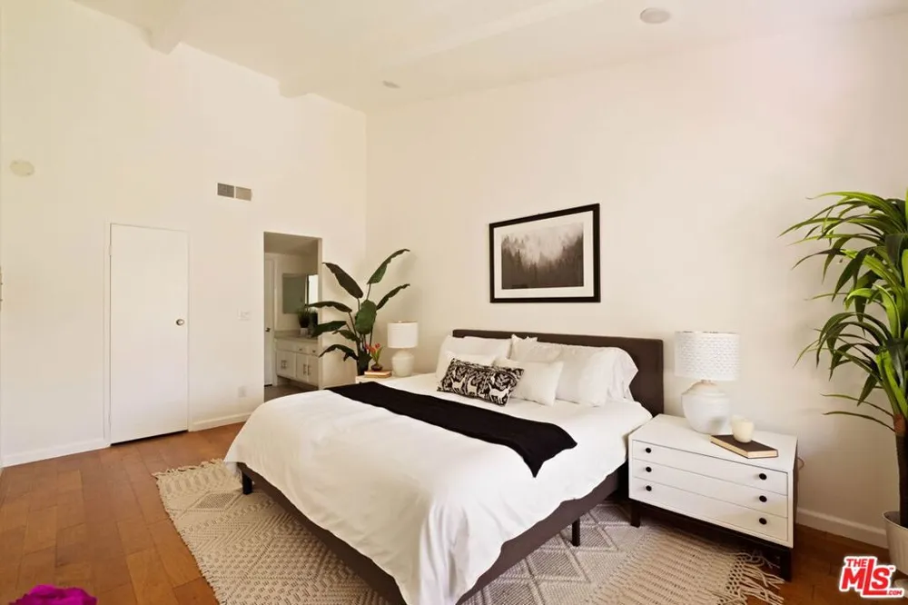 2700 Cahuenga Boulevard #4303 Los Angeles, CA 90068