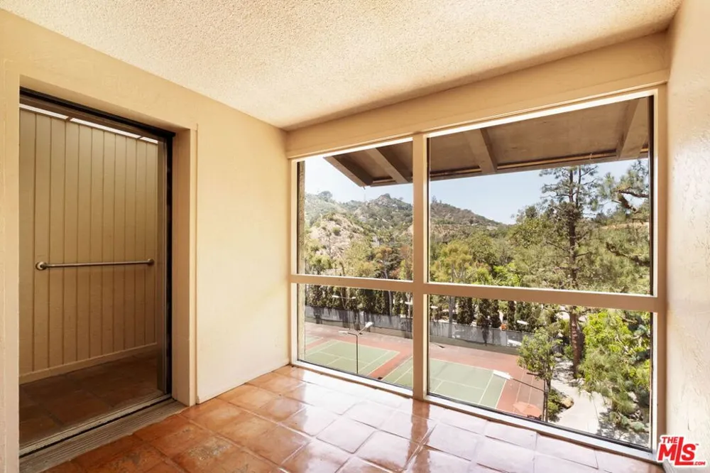 2700 Cahuenga Boulevard #4303 Los Angeles, CA 90068