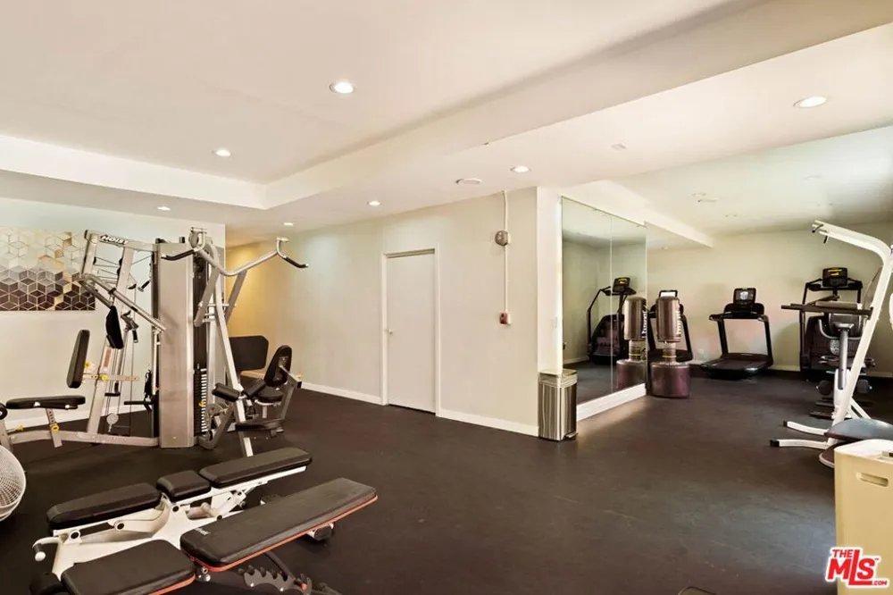2700 Cahuenga Boulevard #4303 Los Angeles, CA 90068