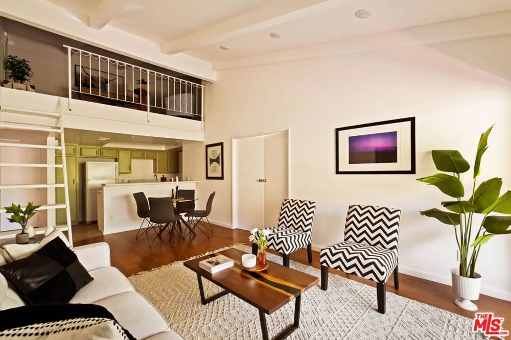 2700 Cahuenga Boulevard #4303 Los Angeles, CA 90068
