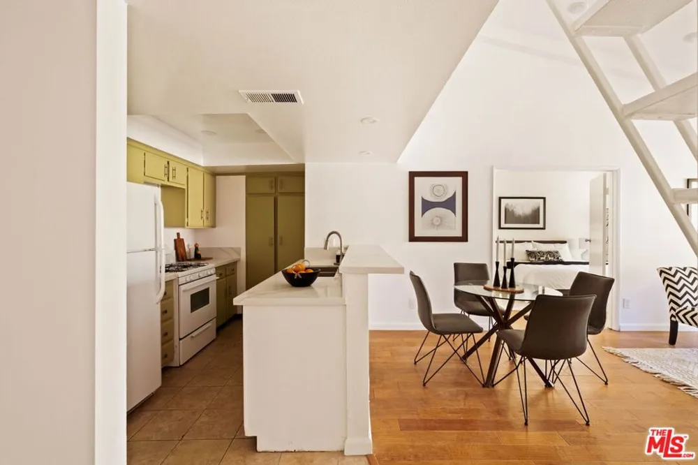 2700 Cahuenga Boulevard #4303 Los Angeles, CA 90068