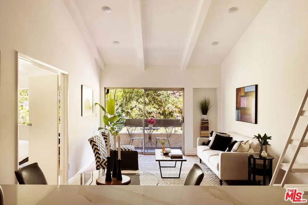 2700 Cahuenga Boulevard #4303 Los Angeles, CA 90068
