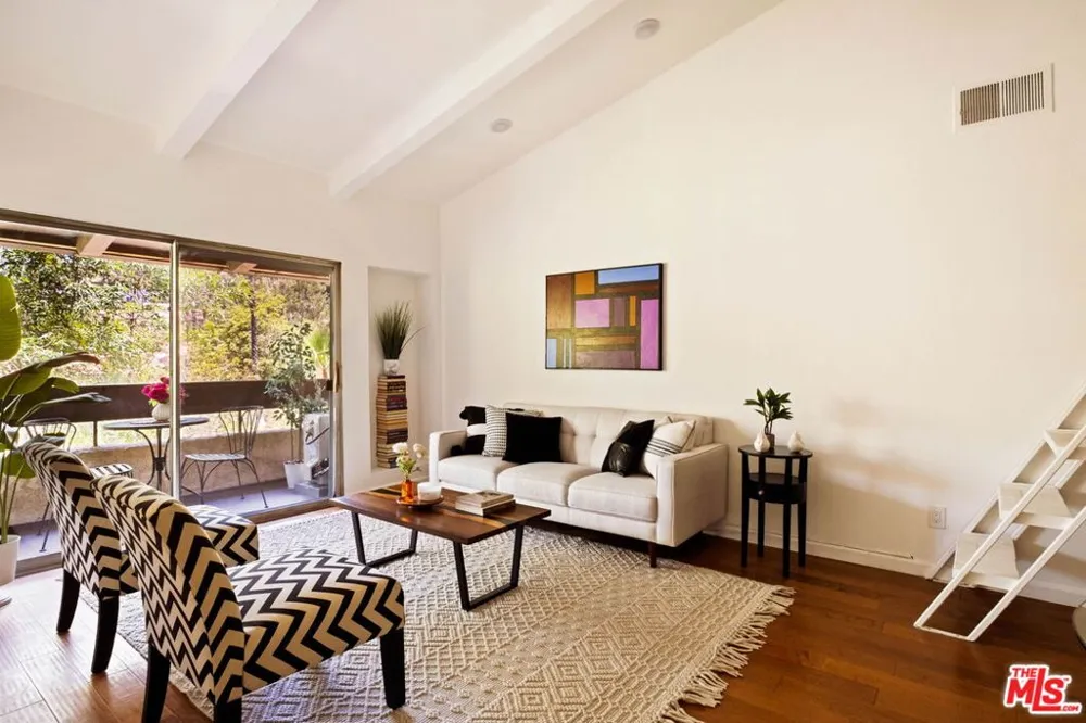 2700 Cahuenga Boulevard #4303 Los Angeles, CA 90068