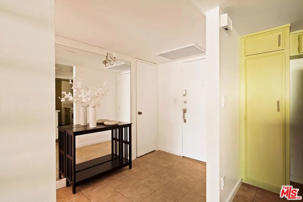 2700 Cahuenga Boulevard #4303 Los Angeles, CA 90068