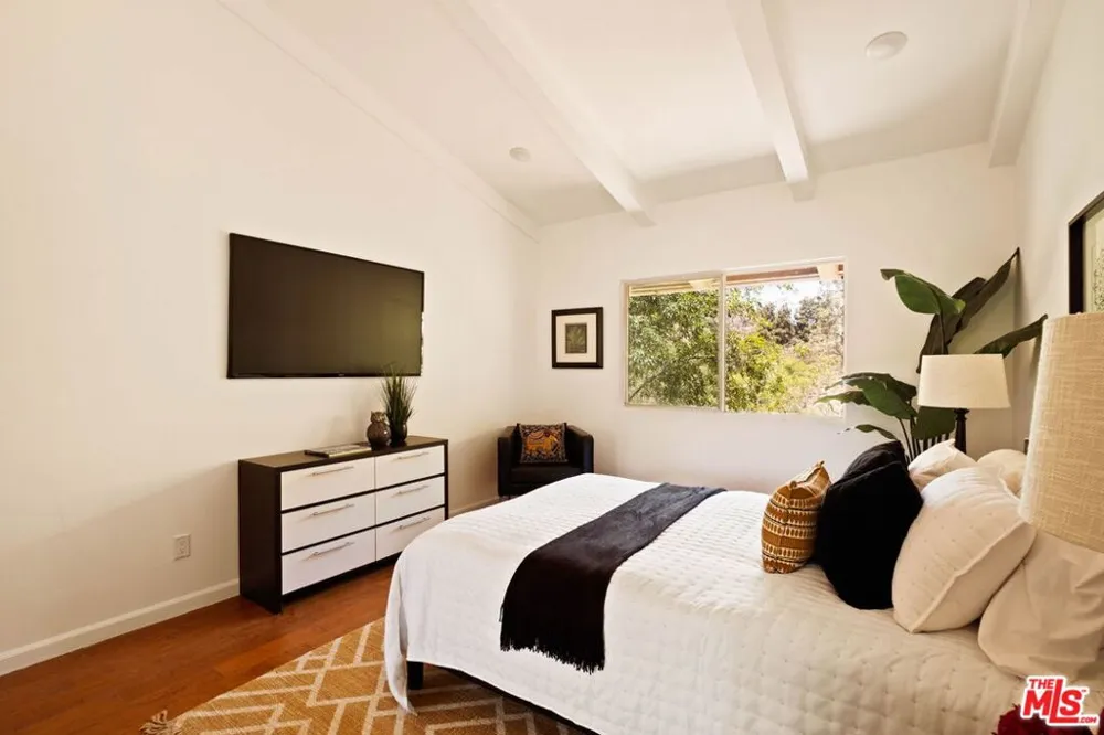 2700 Cahuenga Boulevard #4303 Los Angeles, CA 90068
