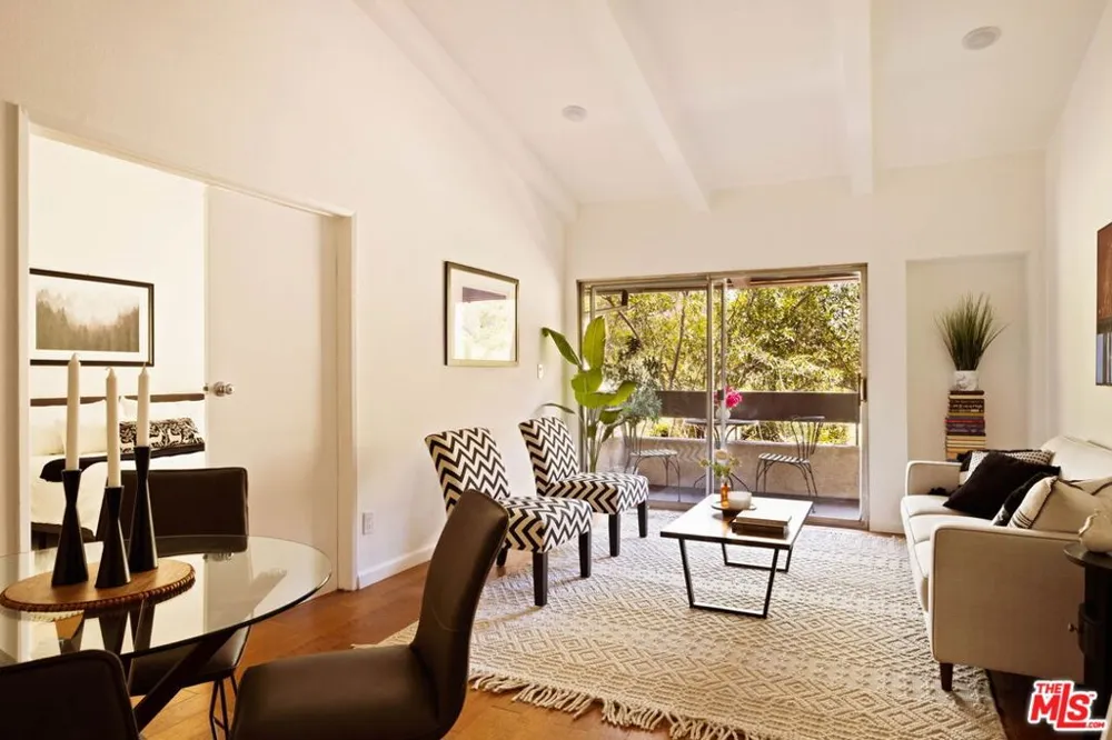 2700 Cahuenga Boulevard #4303 Los Angeles, CA 90068