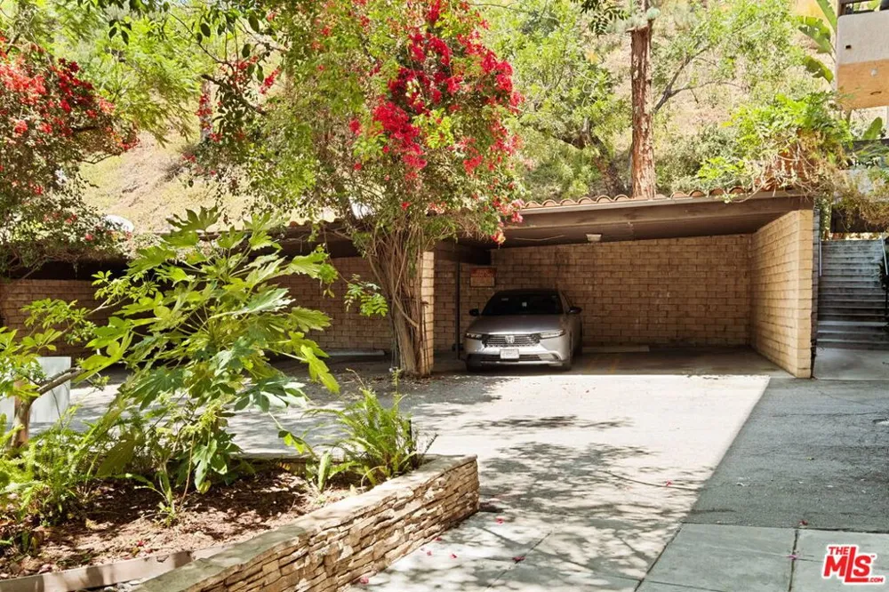 2700 Cahuenga Boulevard #4303 Los Angeles, CA 90068