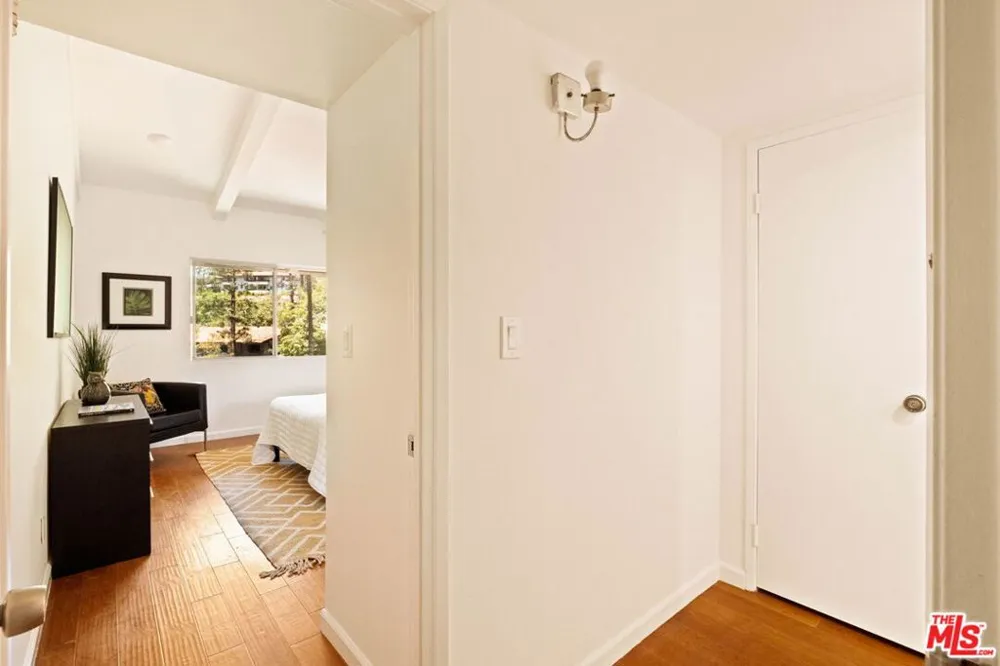 2700 Cahuenga Boulevard #4303 Los Angeles, CA 90068