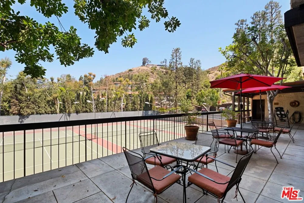 2700 Cahuenga Boulevard #4303 Los Angeles, CA 90068