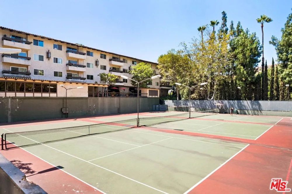 2700 Cahuenga Boulevard #4303 Los Angeles, CA 90068