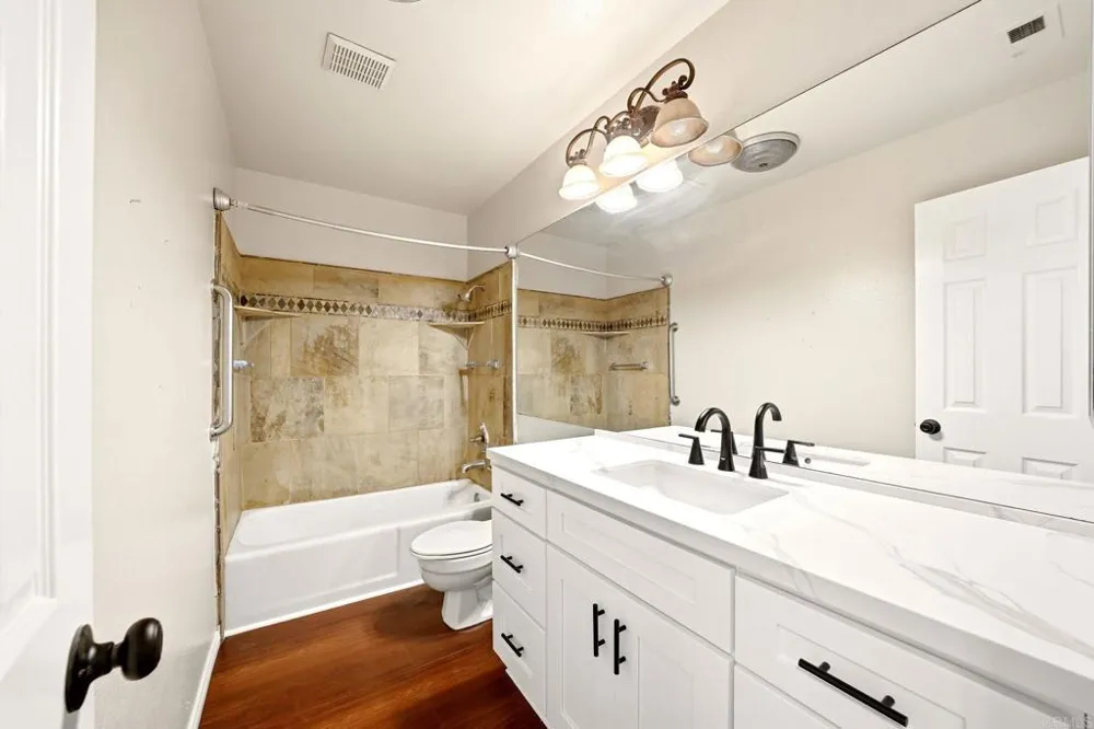 711 De Luz Road Fallbrook, CA 92028