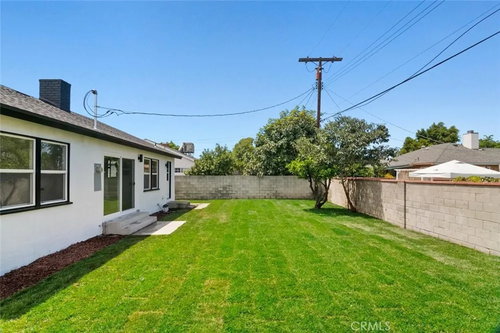 20701 Schoolcraft Winnetka, CA 91306