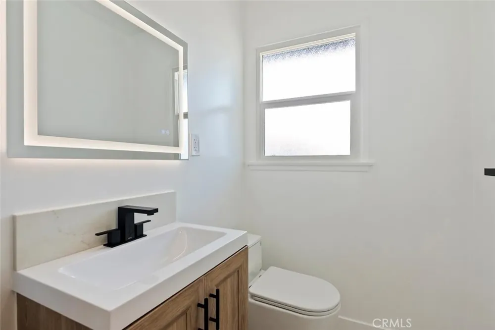 20701 Schoolcraft Winnetka, CA 91306