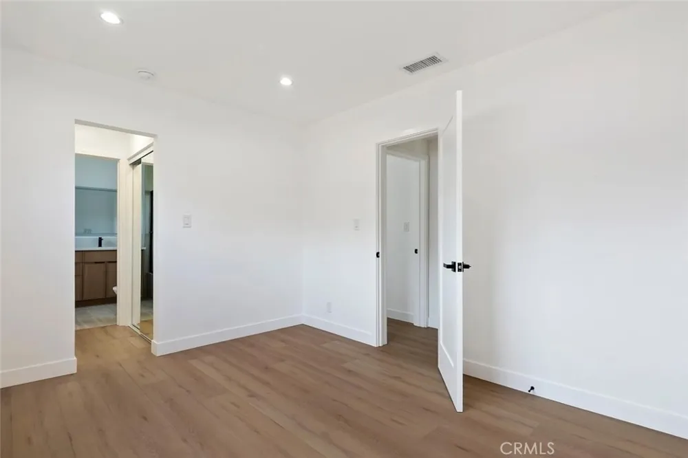 20701 Schoolcraft Winnetka, CA 91306