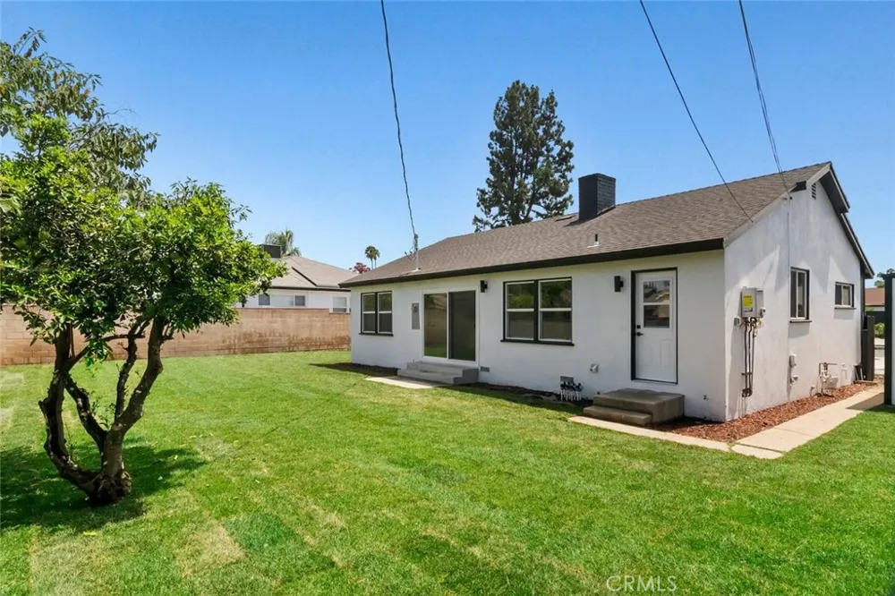 20701 Schoolcraft Winnetka, CA 91306