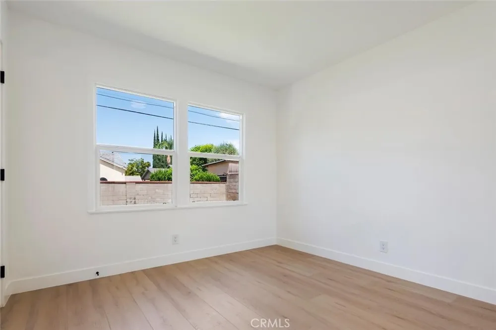 20701 Schoolcraft Winnetka, CA 91306
