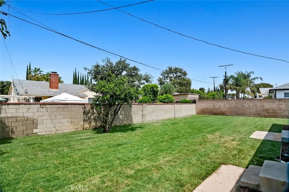 20701 Schoolcraft Winnetka, CA 91306