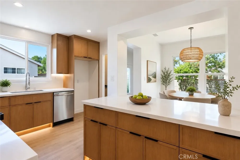 20701 Schoolcraft Winnetka, CA 91306