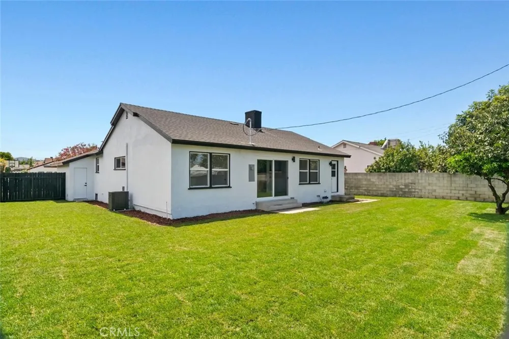 20701 Schoolcraft Winnetka, CA 91306