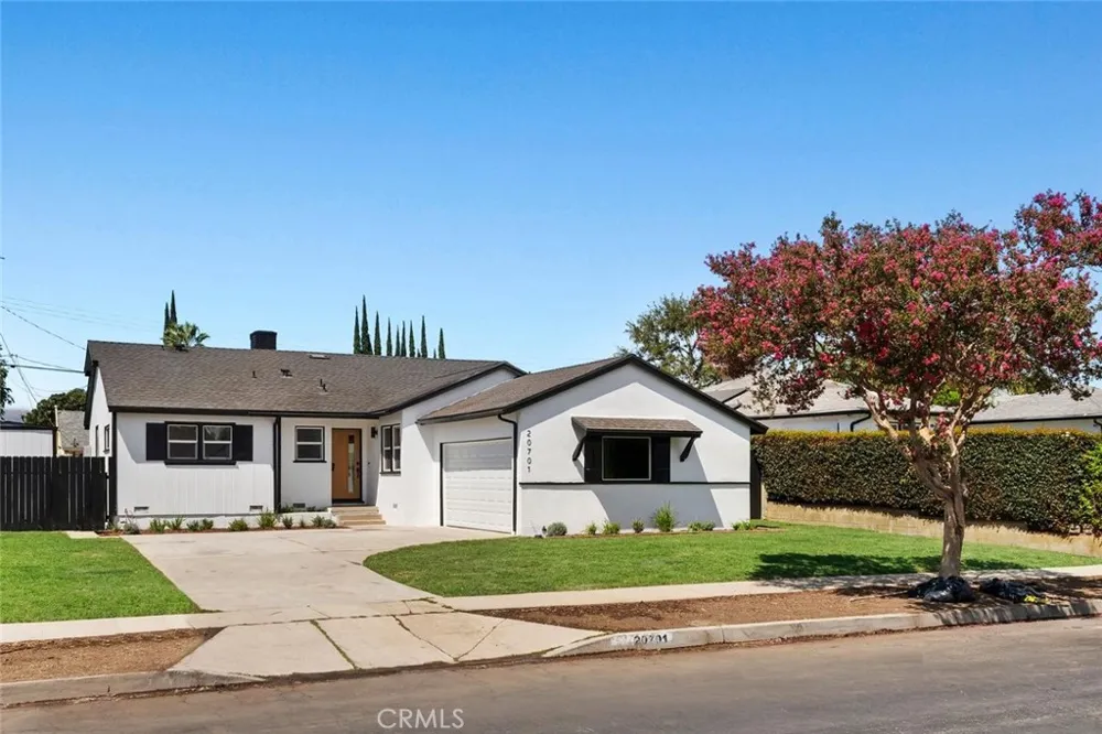 20701 Schoolcraft Winnetka, CA 91306