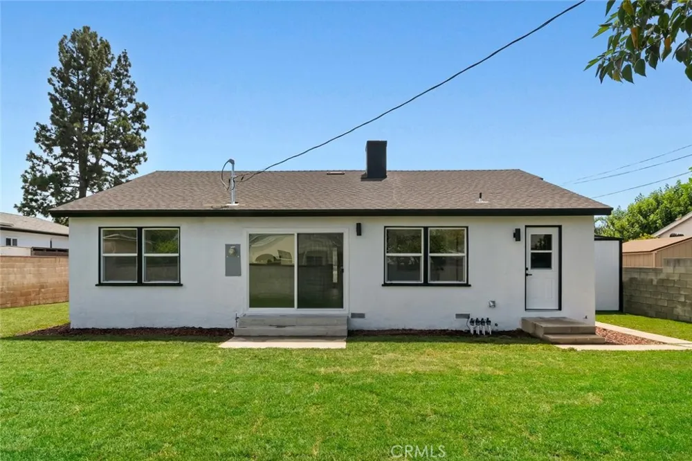 20701 Schoolcraft Winnetka, CA 91306