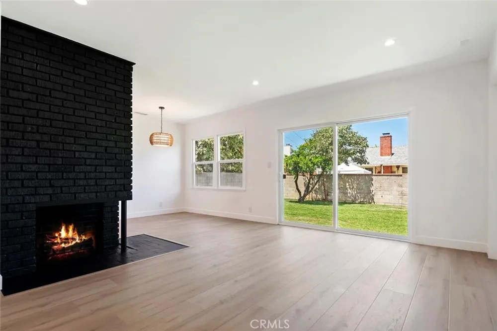 20701 Schoolcraft Winnetka, CA 91306