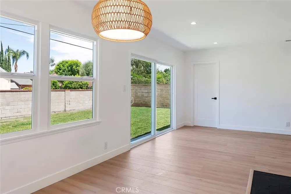 20701 Schoolcraft Winnetka, CA 91306