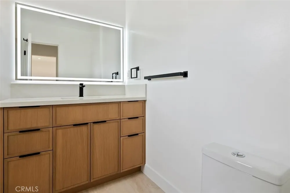 20701 Schoolcraft Winnetka, CA 91306