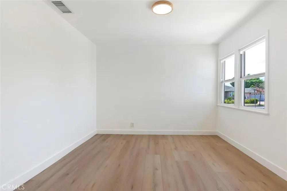 20701 Schoolcraft Winnetka, CA 91306