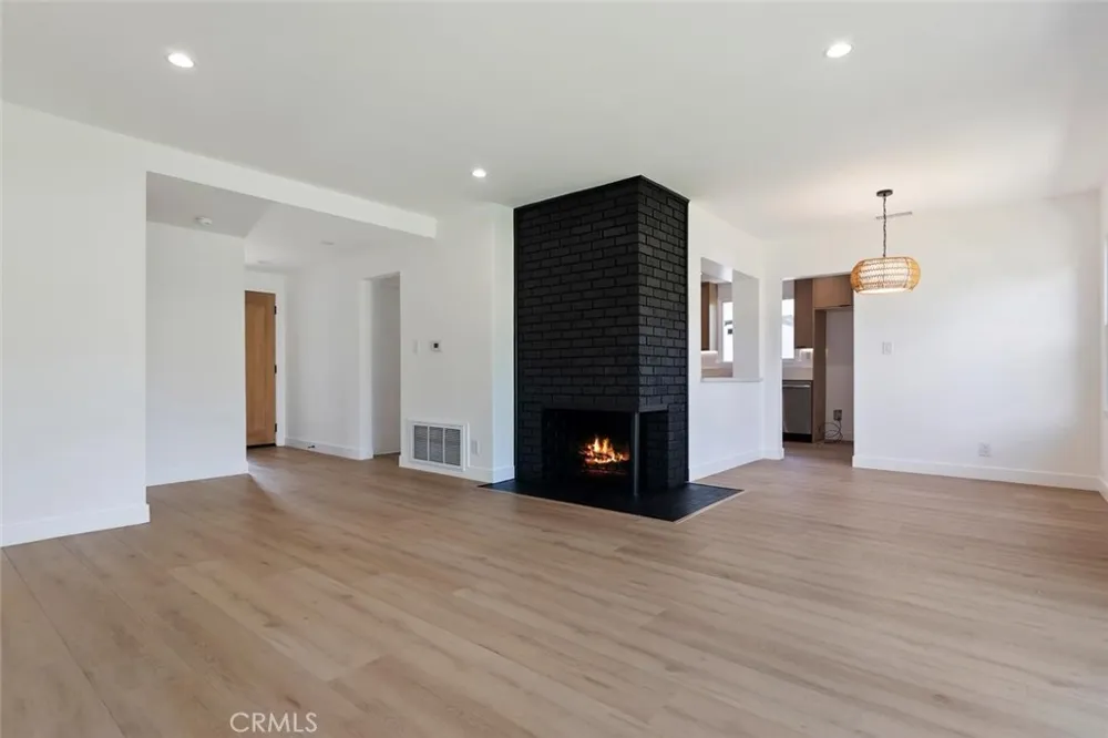 20701 Schoolcraft Winnetka, CA 91306