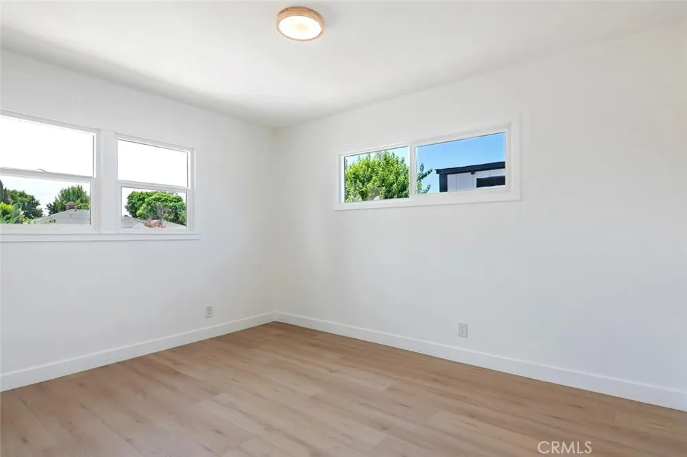 20701 Schoolcraft Winnetka, CA 91306