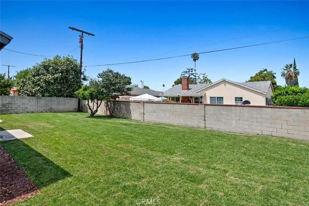 20701 Schoolcraft Winnetka, CA 91306