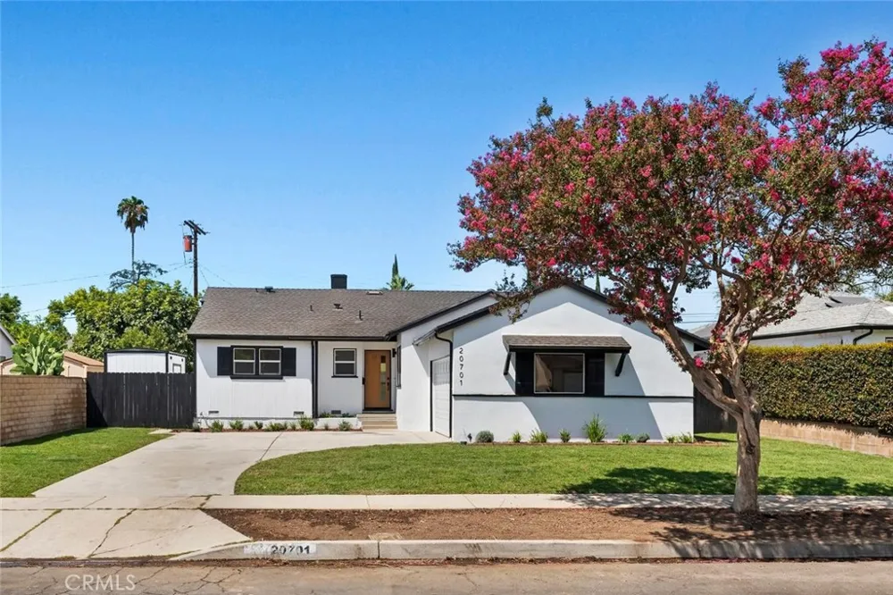 20701 Schoolcraft Winnetka, CA 91306