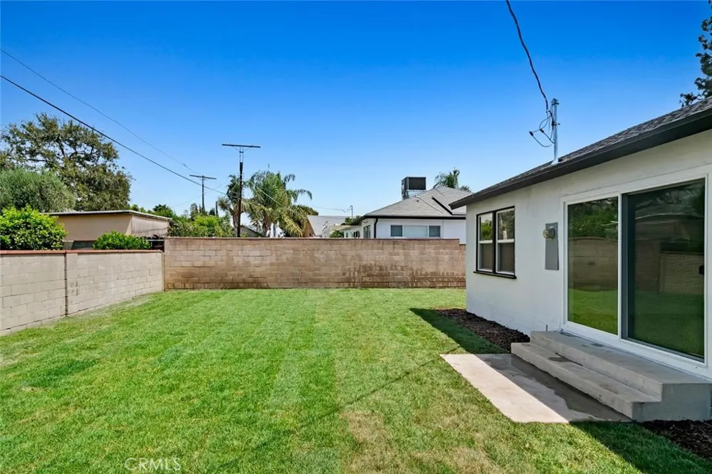 20701 Schoolcraft Winnetka, CA 91306