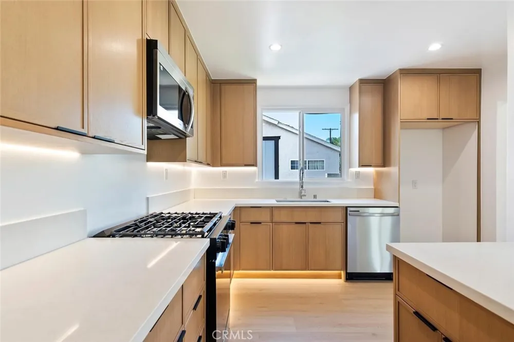 20701 Schoolcraft Winnetka, CA 91306