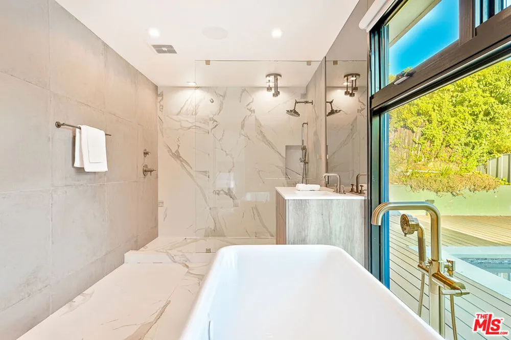 9038 MEREDITH PLACE Beverly Hills, CA 90210