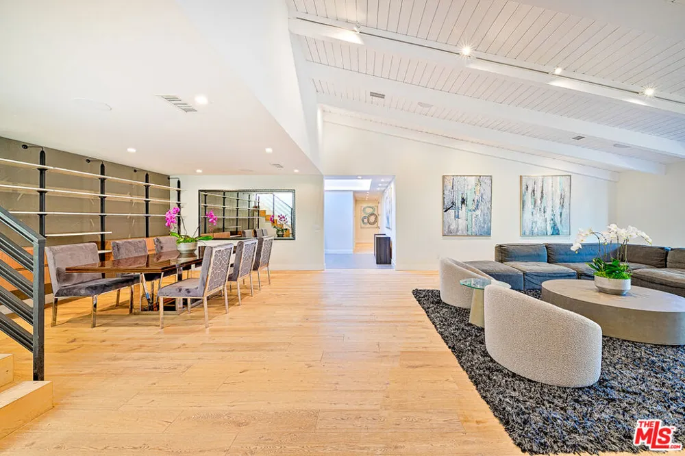 9038 MEREDITH PLACE Beverly Hills, CA 90210
