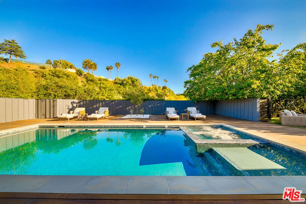 9038 MEREDITH PLACE Beverly Hills, CA 90210