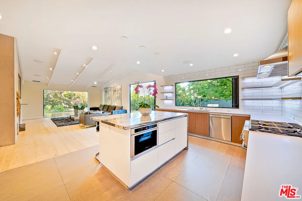 9038 MEREDITH PLACE Beverly Hills, CA 90210