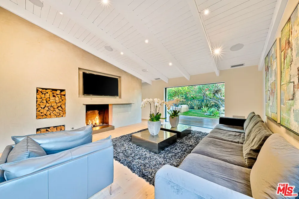 9038 MEREDITH PLACE Beverly Hills, CA 90210