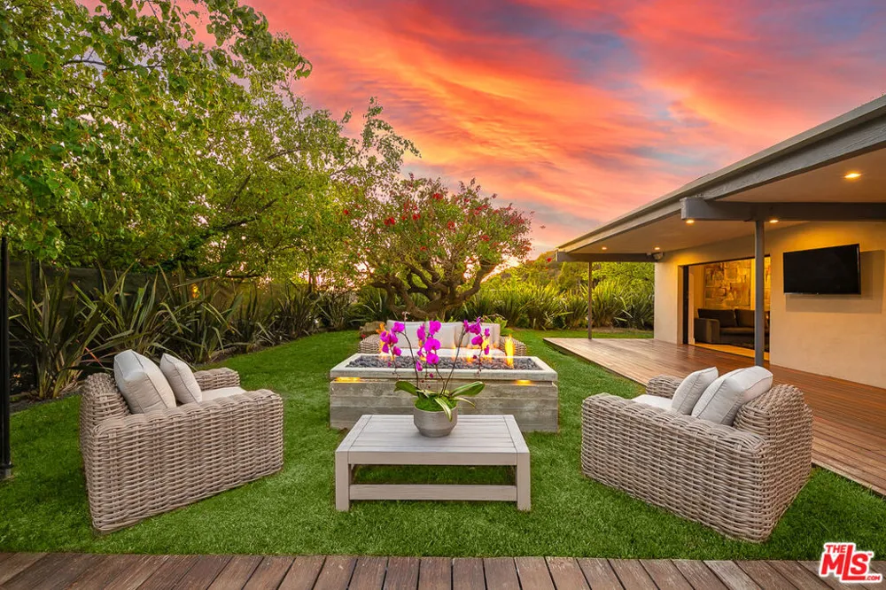 9038 MEREDITH PLACE Beverly Hills, CA 90210