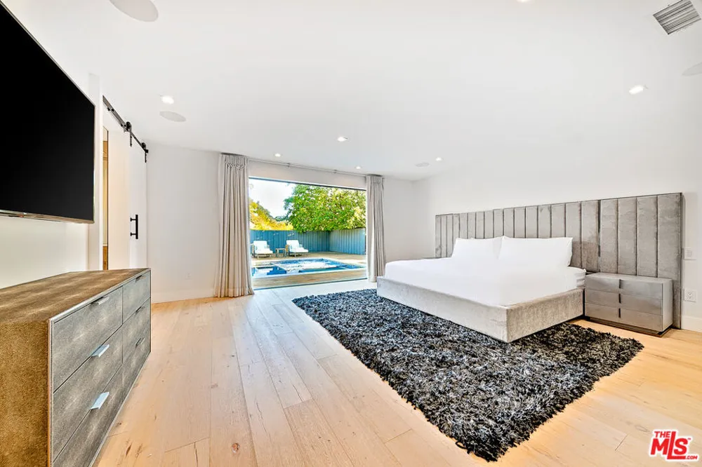 9038 MEREDITH PLACE Beverly Hills, CA 90210