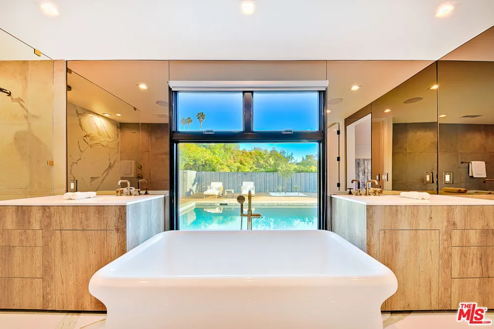 9038 MEREDITH PLACE Beverly Hills, CA 90210