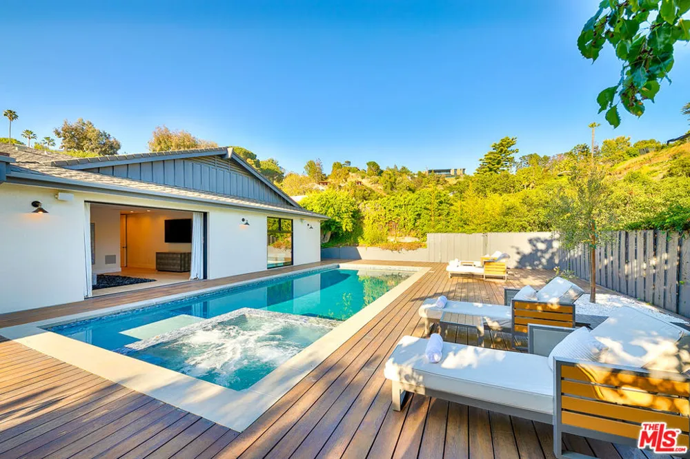 9038 MEREDITH PLACE Beverly Hills, CA 90210