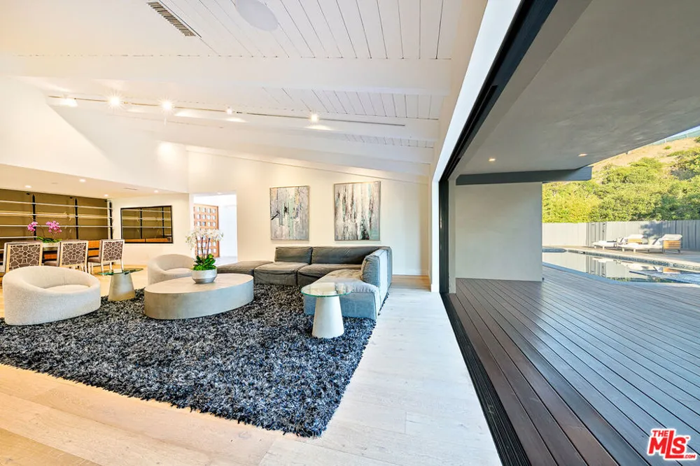 9038 MEREDITH PLACE Beverly Hills, CA 90210