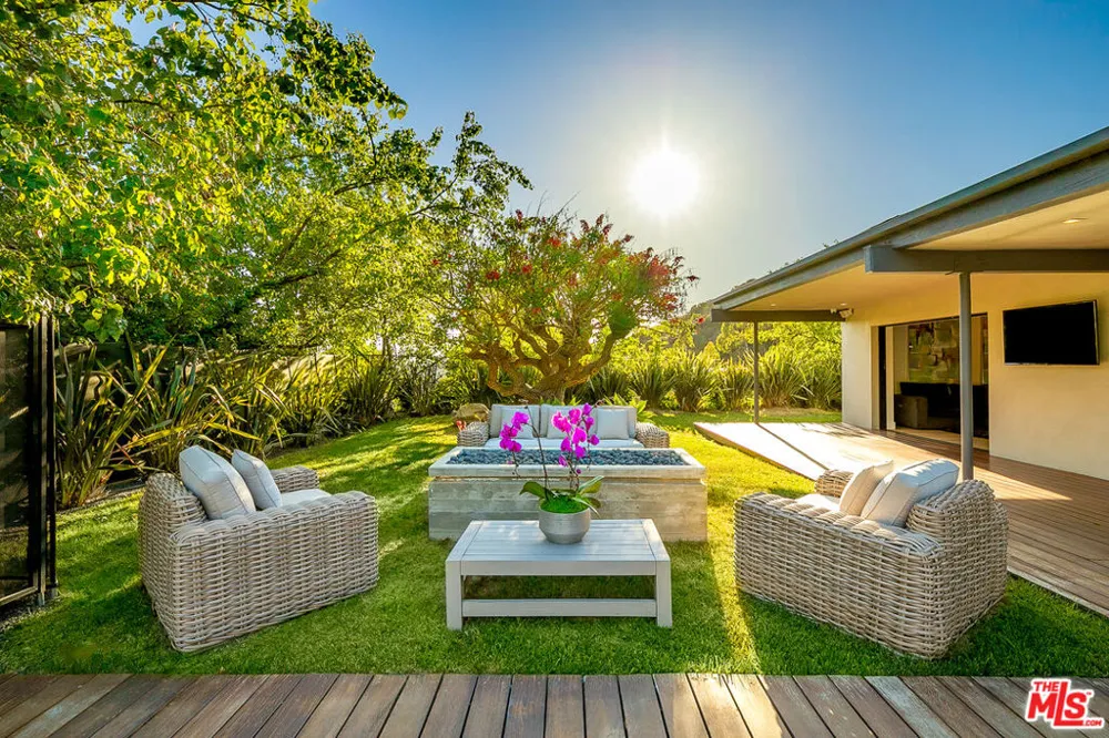 9038 MEREDITH PLACE Beverly Hills, CA 90210