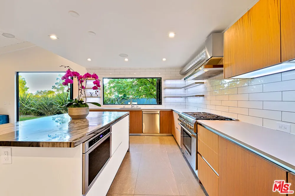 9038 MEREDITH PLACE Beverly Hills, CA 90210