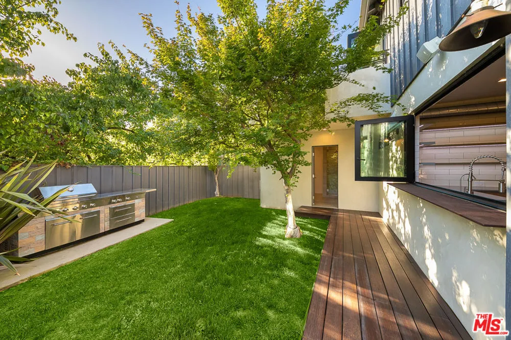 9038 MEREDITH PLACE Beverly Hills, CA 90210