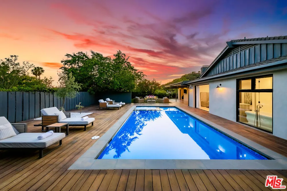 9038 MEREDITH PLACE Beverly Hills, CA 90210