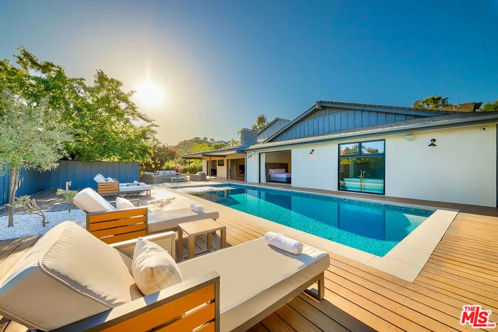 9038 MEREDITH PLACE Beverly Hills, CA 90210